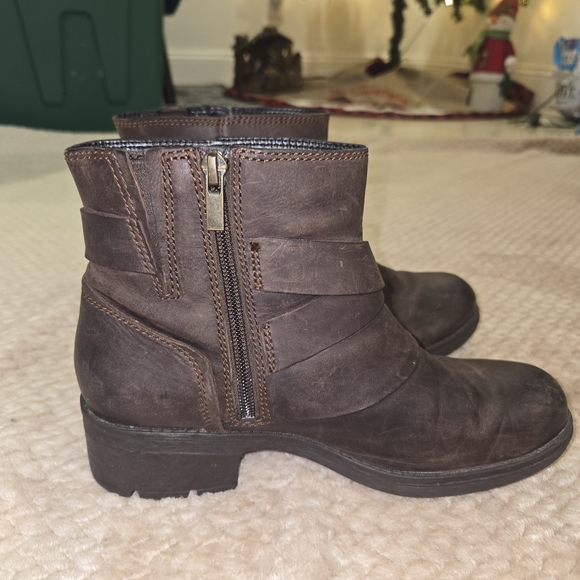 Clarks Women's Dark Brown Ankle Leather Boots with Side Zipper Size 8M - Picture 2 of 9